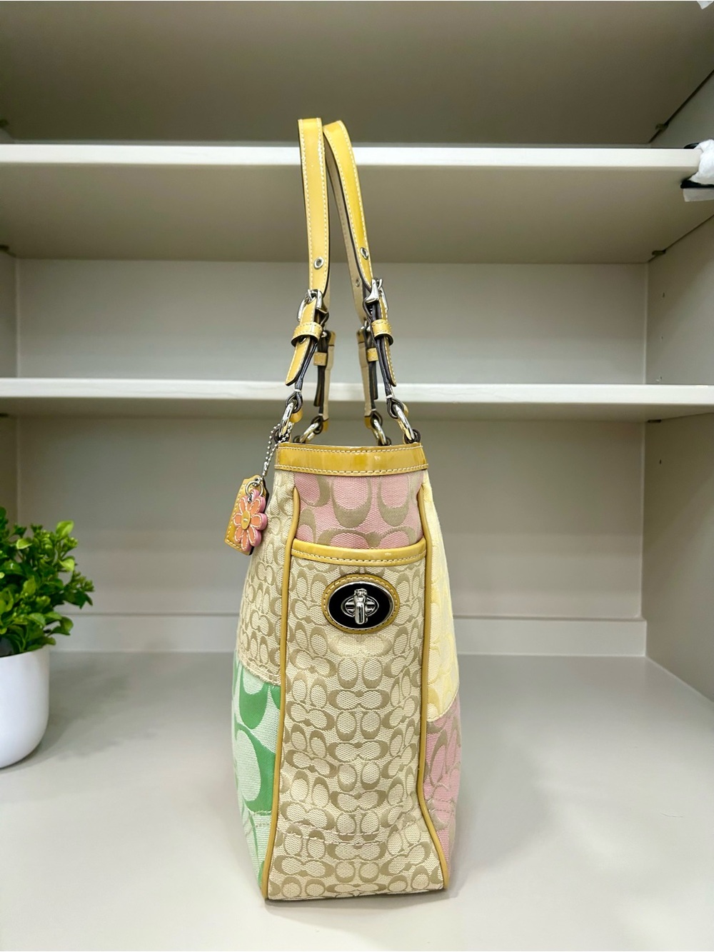 Coach Spring Y2K Signature Pastel Patchwork Turnlock Gallery Tote Shoulder Bag - Picture 7 of 16